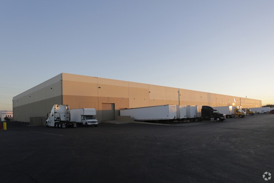 More Photos Of 4155 W Russell Rd, Las Vegas Distribution For Lease