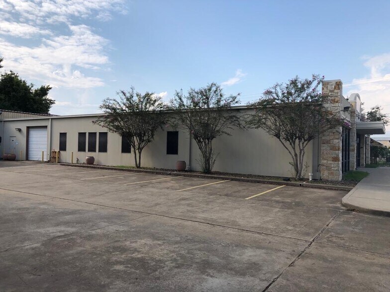 More Photos Of 210 Brand Ln, Stafford Warehouse For Lease