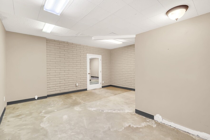 More Photos Of 78 W Ray Rd, Chandler Convenience Store For Lease
