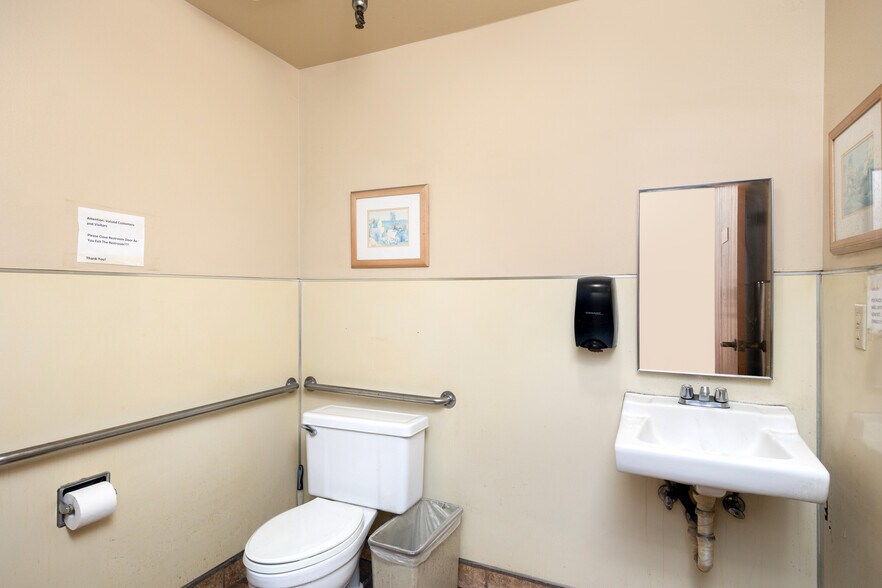 More Photos Of 9216 Bally Ct, Rancho Cucamonga Warehouse For Sale