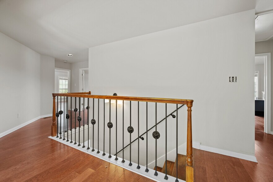 More Photos Of 19019 TX-71, Spicewood Office Residential For Lease