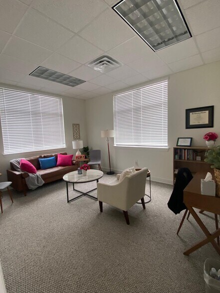 More Photos Of 12930 Dairy Ashford Rd, Sugar Land Medical For Lease
