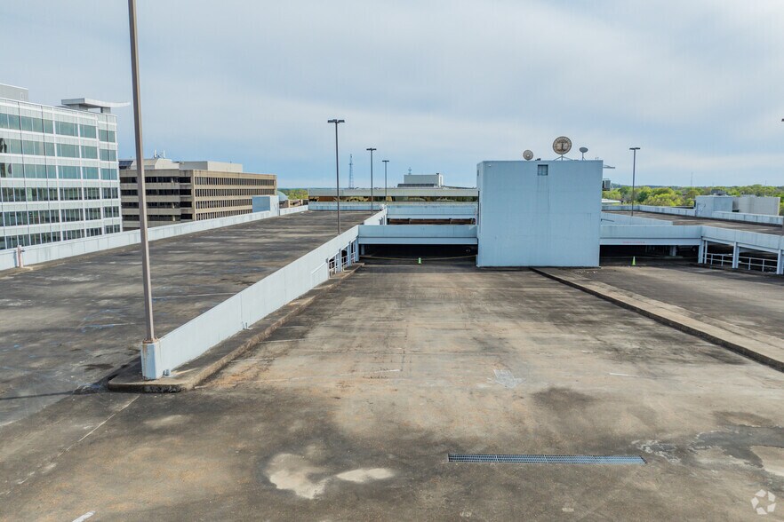 More Photos Of 100 E Capitol St, Jackson Parking Garage For Lease