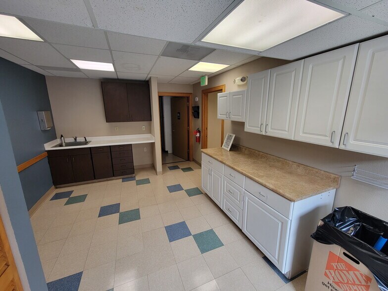 More Photos Of 354 NE Dekalb Ave, Bend Office For Lease