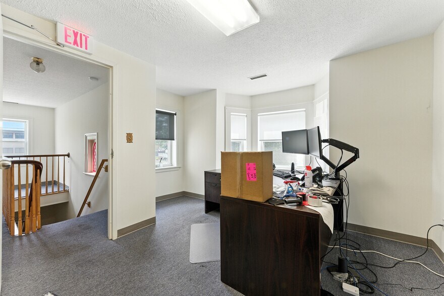 More Photos Of 155 Oak St, Glastonbury Medical For Sale