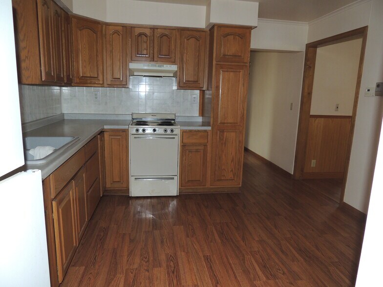 More Photos Of 726 Valley Rd, Menasha Bar For Sale