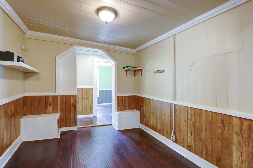 More Photos Of 212 Main St, Sierra City Hotel For Sale