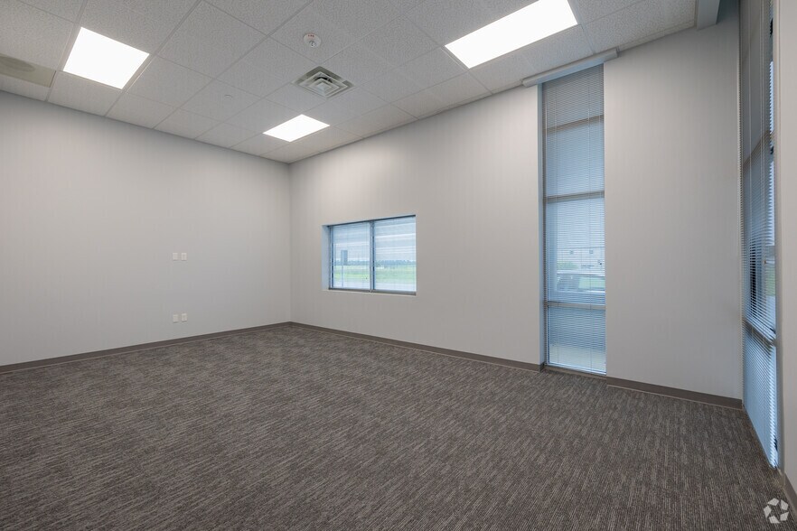 More Photos Of 2062 Woods Road, Brookshire Warehouse For Lease