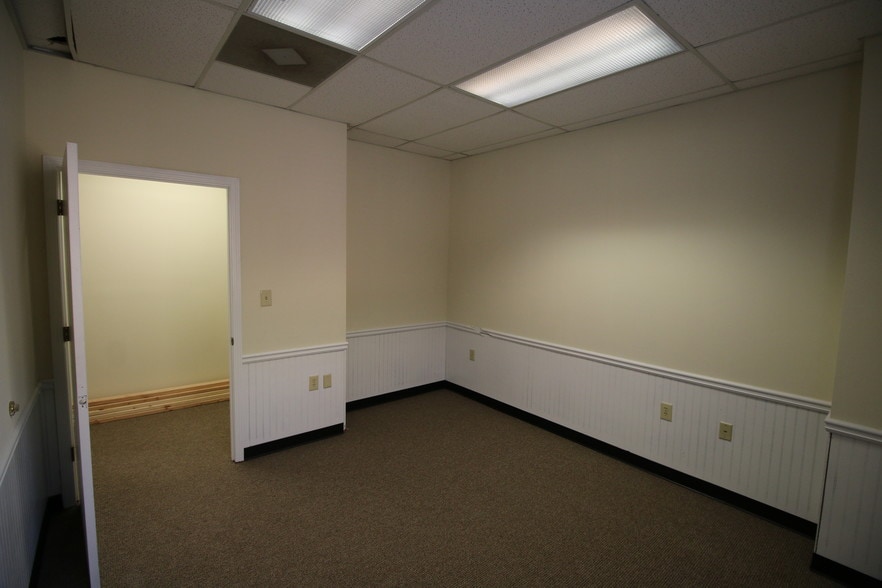 More Photos Of 297 Industrial Park Dr, Lawrenceville Warehouse For Lease