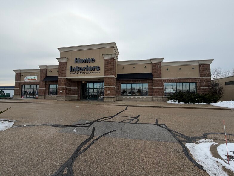 More Photos Of 4803 Michaels Dr, Appleton Freestanding For Sale