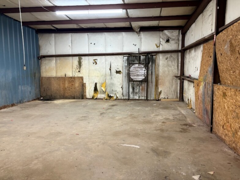 More Photos Of 4628 Commercial Dr, Huntsville Warehouse For Lease