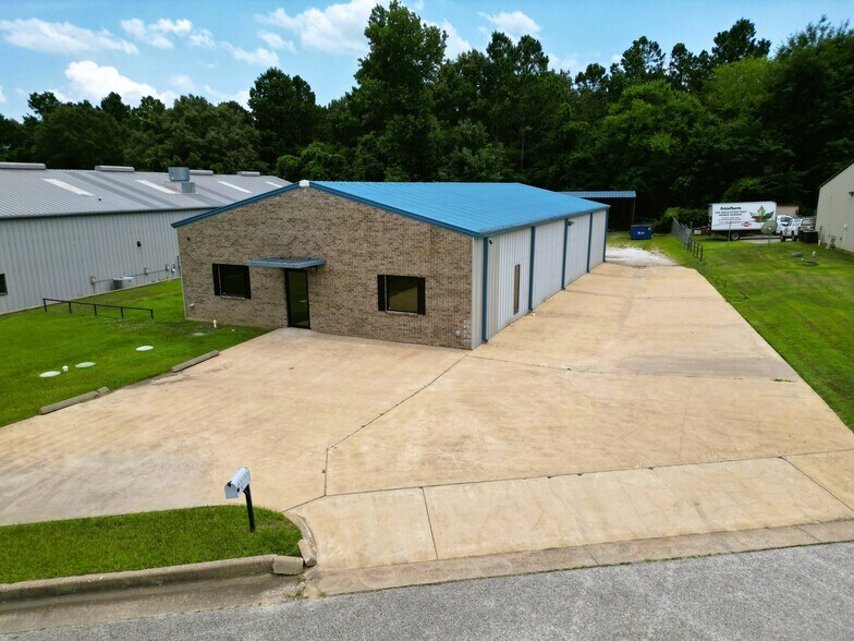 More Photos Of 10291 Robinson Dr, Tyler Industrial For Lease