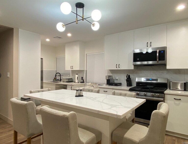 More Photos Of 405 W Broadway, Glendale Apartments For Sale