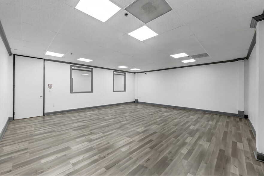 More Photos Of 1124 Blalock Rd, Houston Warehouse For Sale