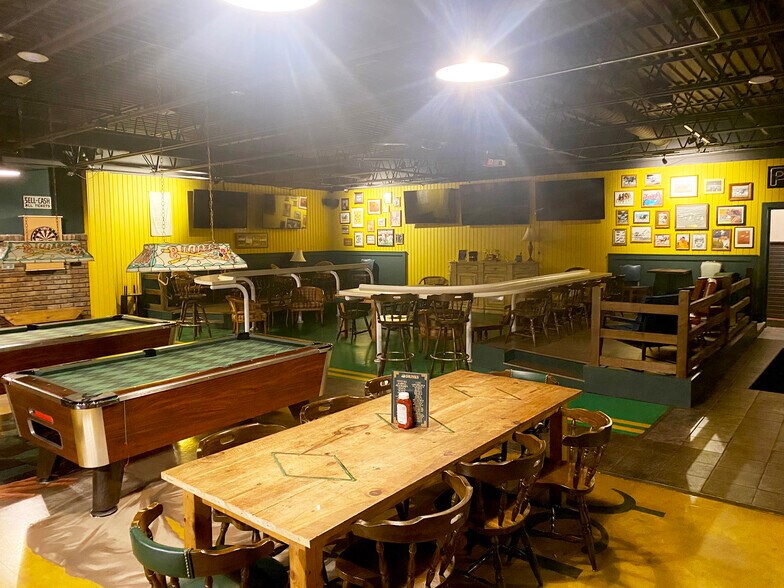 More Photos Of 410 S Clippert St, Lansing Restaurant For Sale