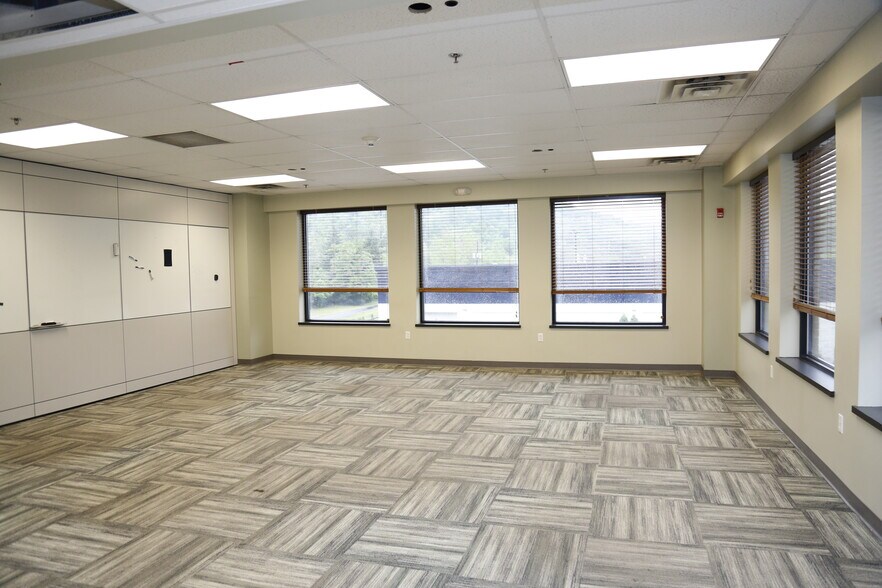 More Photos Of 215 Don Knotts Blvd, Morgantown Office For Lease