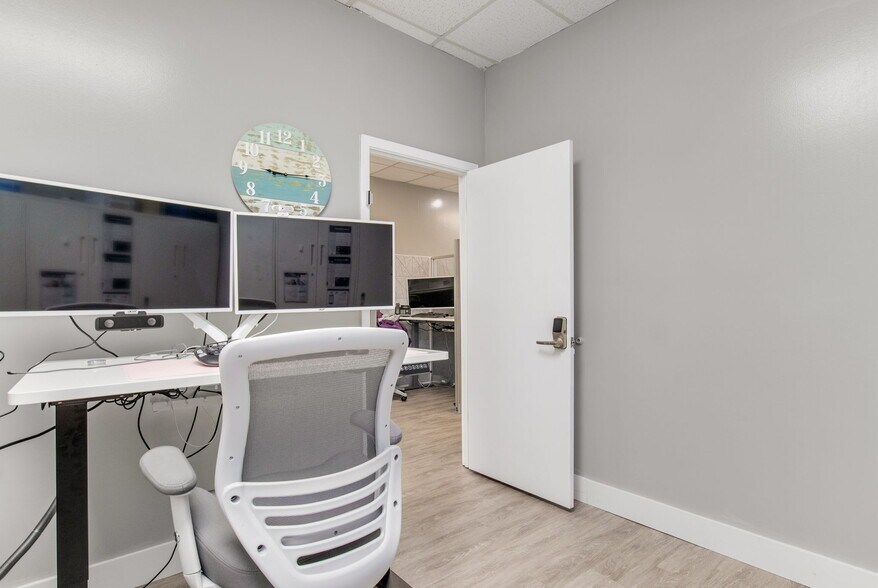 More Photos Of 913 Gulf Breeze Pky, Gulf Breeze Storefront Retail Office For Sale