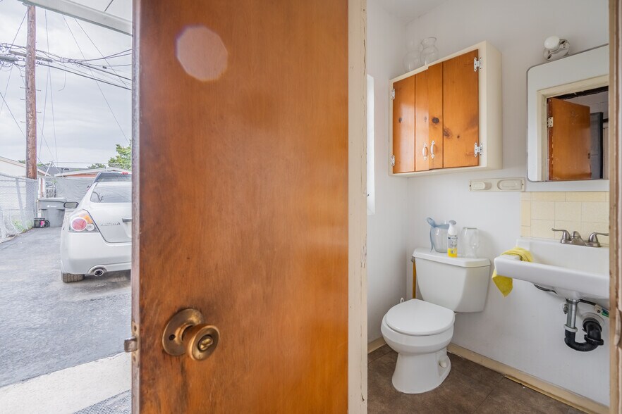 More Photos Of 11638 Atlantic Ave, Lynwood Storefront Retail Office For Sale