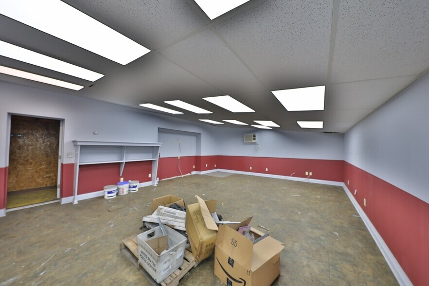 More Photos Of 126 E Dickerson St, Dover Warehouse For Lease