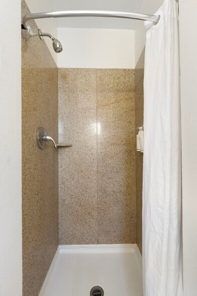 More Photos Of 430 E Route 66, Williams Hotel For Sale