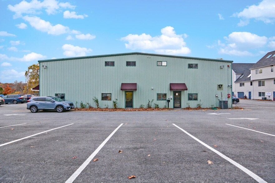 More Photos Of 17 Darrin Rd, Dracut Skilled Nursing Facility For Sale