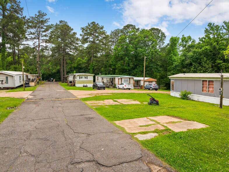 More Photos Of 211 Courtney Ln, Pineville Apartments For Sale