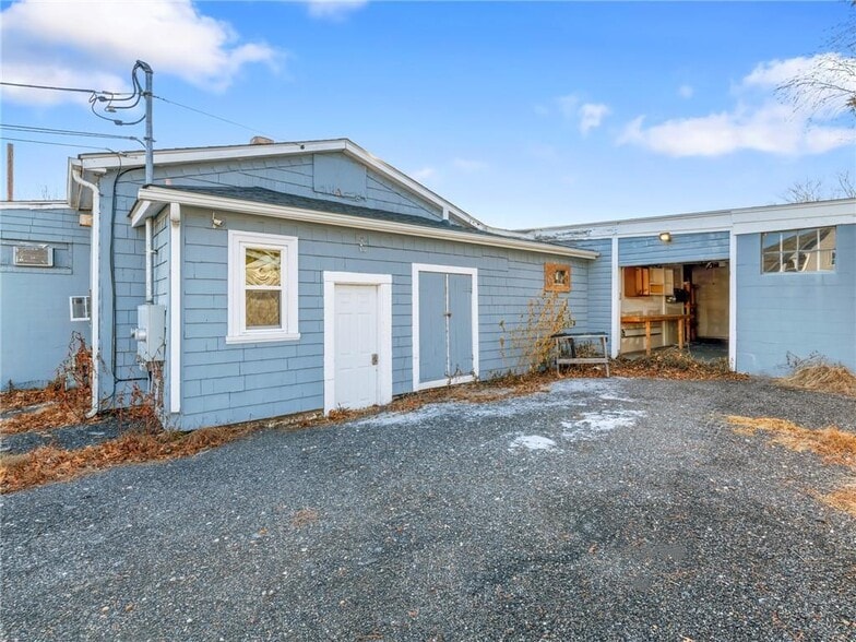 More Photos Of 2291 W Shore Rd, Warwick Showroom For Sale