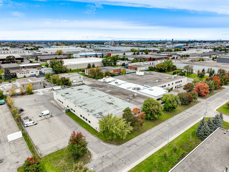 Primary Photo Of 330 Av Avro, Pointe-claire Warehouse For Lease