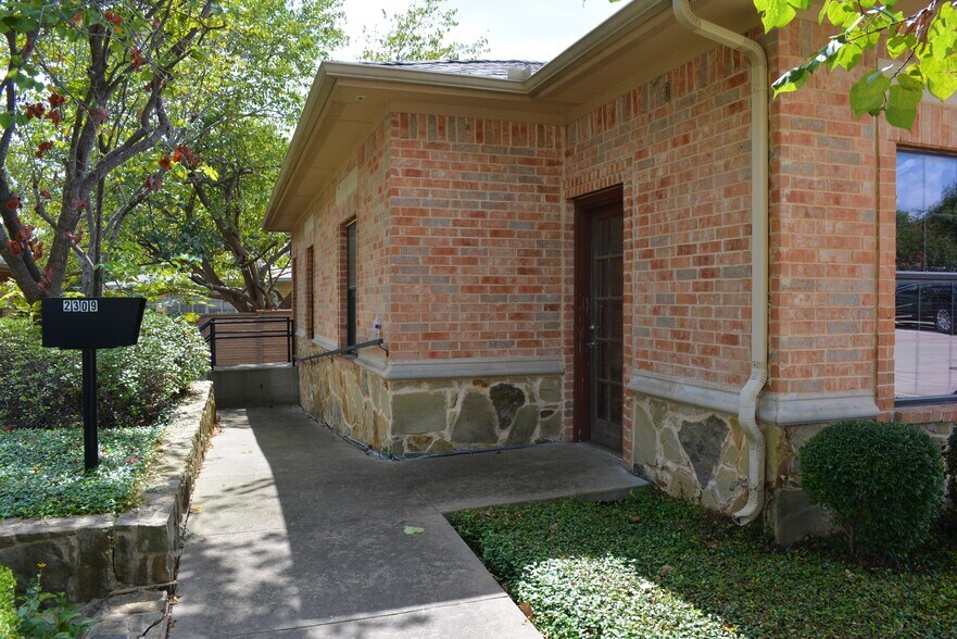 More Photos Of 2309 Virginia Pky, McKinney Medical For Lease