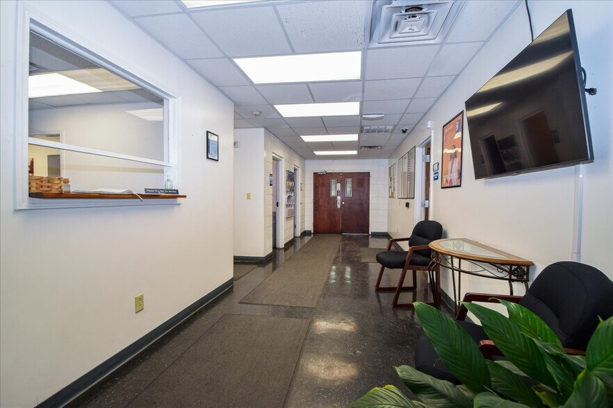 More Photos Of 103 Duncan Ln, Radford Distribution For Lease