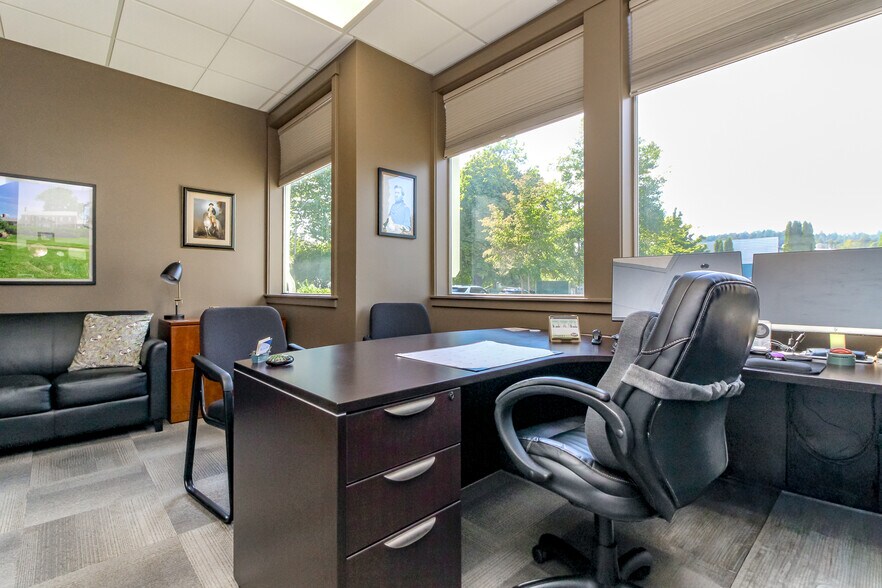 More Photos Of 3212 Byron St, Silverdale Office For Sale