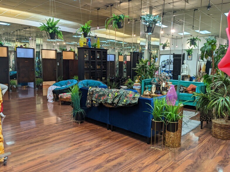More Photos Of 201-207 S Market St, Inglewood Storefront For Lease
