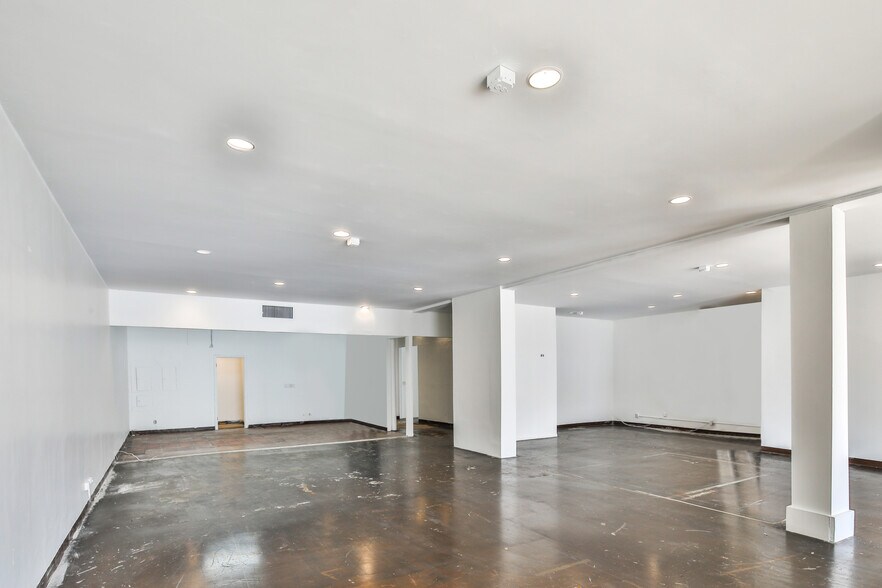 More Photos Of 853-857 N La Cienega Blvd, West Hollywood Restaurant For Lease