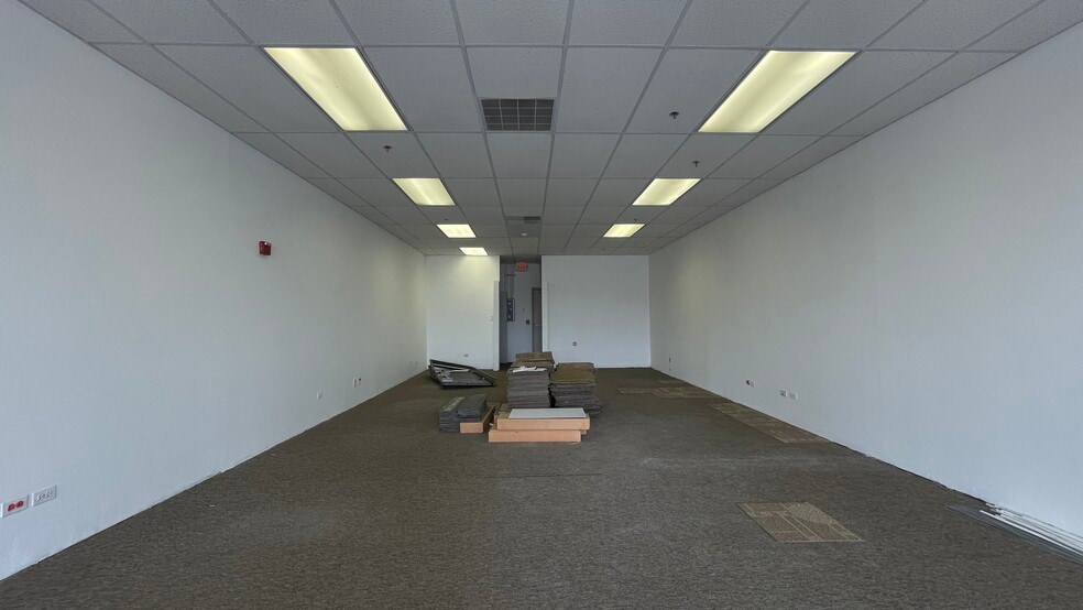 More Photos Of 1001-1037 W Ogden Ave, Naperville Unknown For Lease