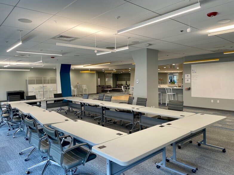 More Photos Of 100 N Queen St, Lancaster Office For Sale