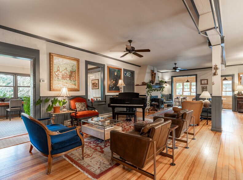 More Photos Of 129 Gothic Ave, Crested Butte Hotel For Sale