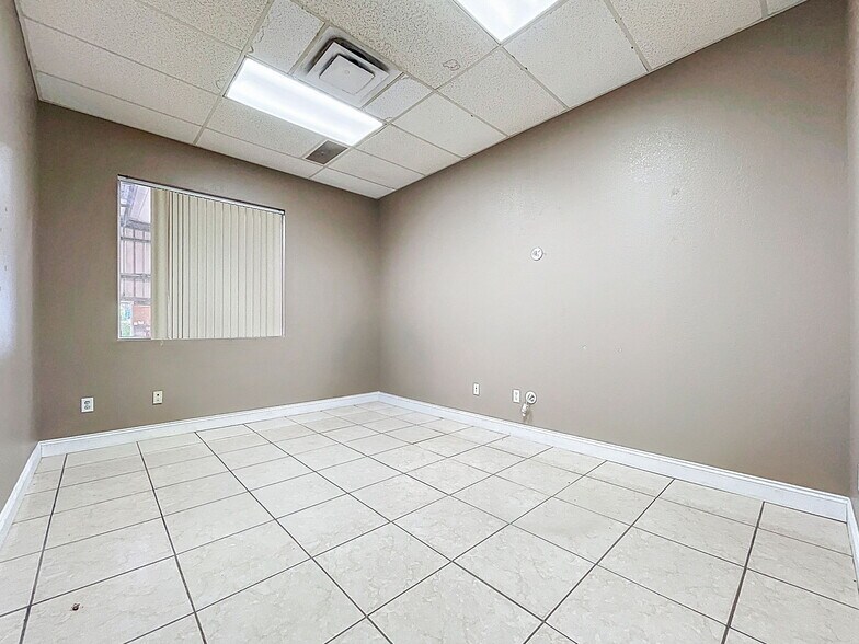 More Photos Of 112 N Mulrennan Rd, Valrico Warehouse For Sale