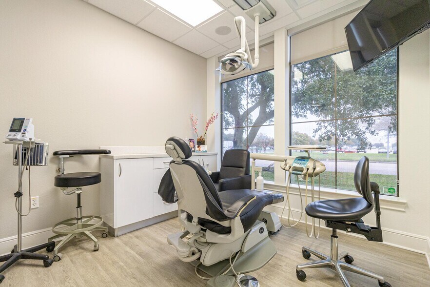 More Photos Of 410 Park Grove Dr, Katy Healthcare For Lease