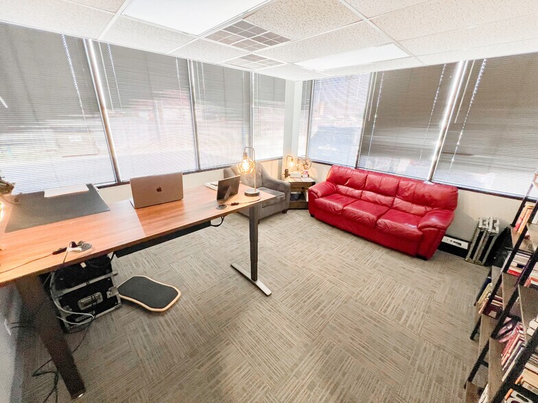 More Photos Of 3001 Big Spring St, Midland Office For Sale