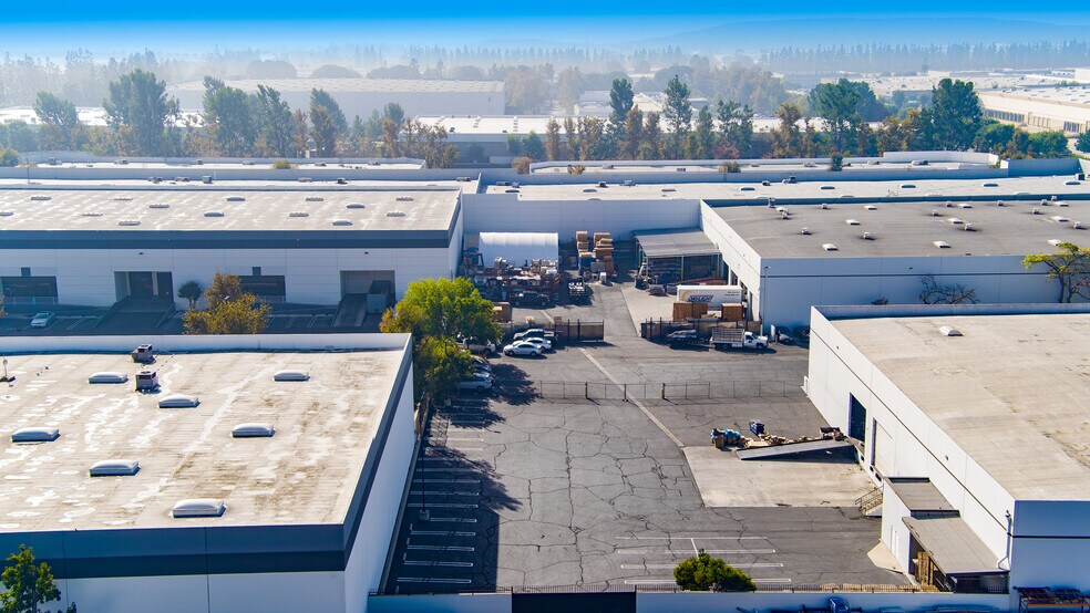More Photos Of 601 S Dupont Ave, Ontario Warehouse For Lease