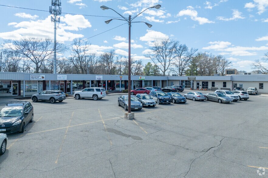 More Photos Of 4940-4944 Franklin Ave, Des Moines Unknown For Lease