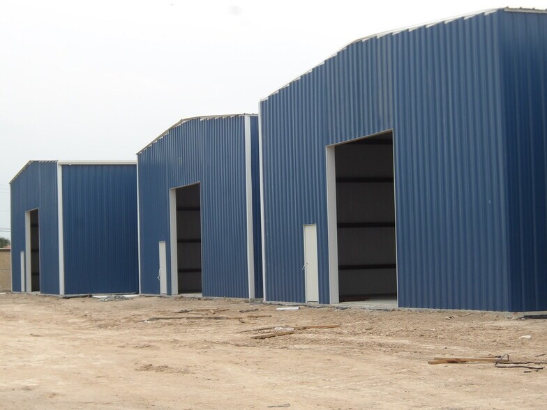 More Photos Of 1950 Expressway 83, Mercedes Warehouse For Lease