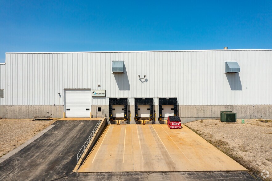 More Photos Of 2220 Veterans Memorial Pky, Saginaw Warehouse For Lease