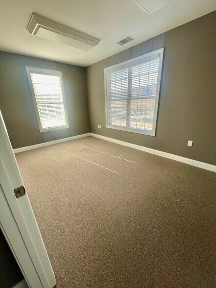 More Photos Of 3105 Creekside Village Dr, Kennesaw Office For Sale