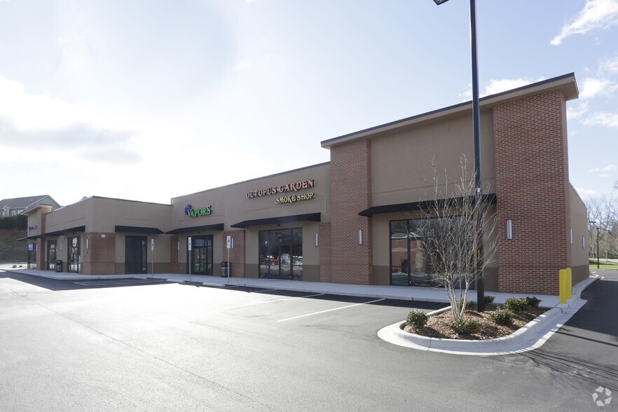 More Photos Of 58 Weaver Village Way, Weaverville Freestanding For Lease