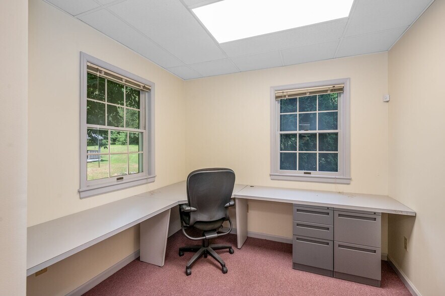 More Photos Of 3519 E Main St, Morgantown Office Residential For Lease