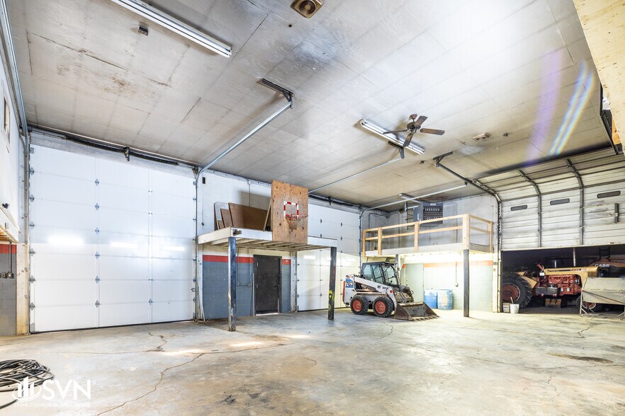 More Photos Of 220 Industry Pky, Nicholasville Warehouse For Sale