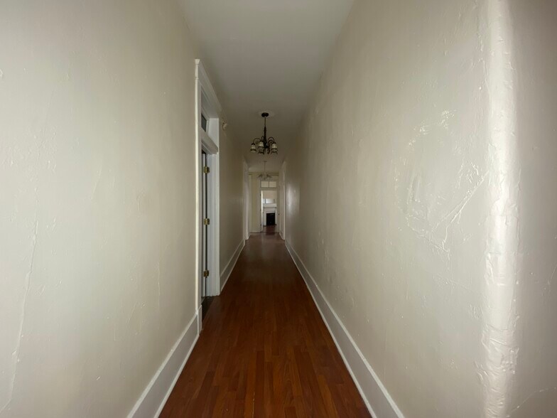 More Photos Of 1115 Whitaker St, Savannah Storefront Retail Residential For Sale