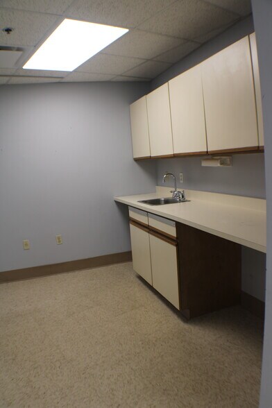 More Photos Of 97 Washington Ave, North Haven Medical For Lease