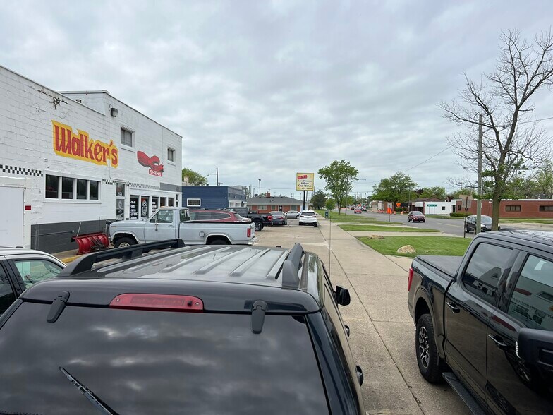 More Photos Of 2121 Ford Ave, Wyandotte Auto Repair For Sale